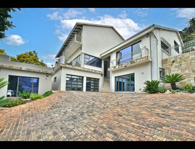4 BEDROOM HOUSE FOR SALE IN CONSTANTIA KLOOF